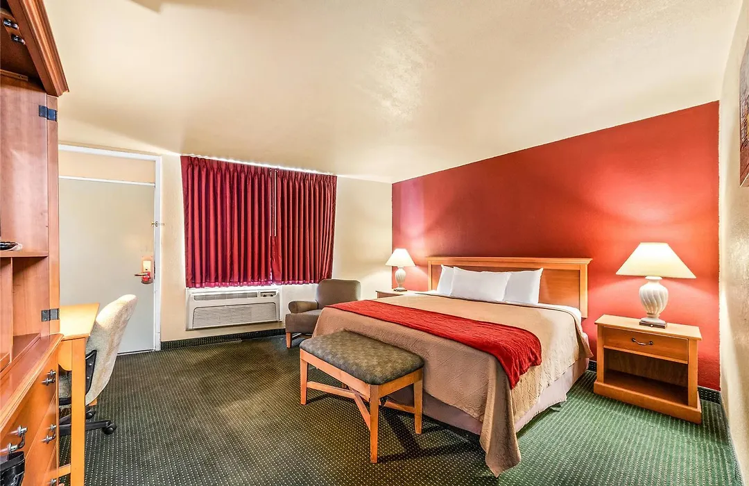Econo Lodge Del Rio-1
