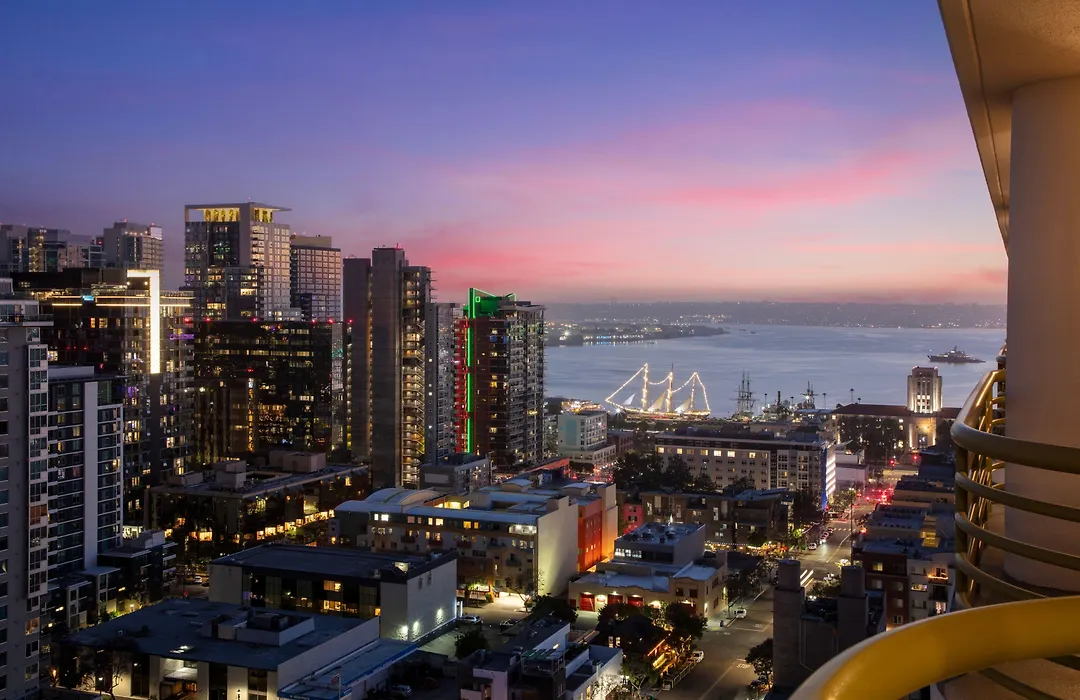 Courtyard By Marriott San Diego Downtown Little Italy-1