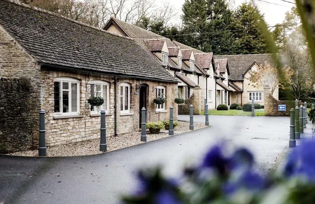 The Hare & Hounds Hotel-1