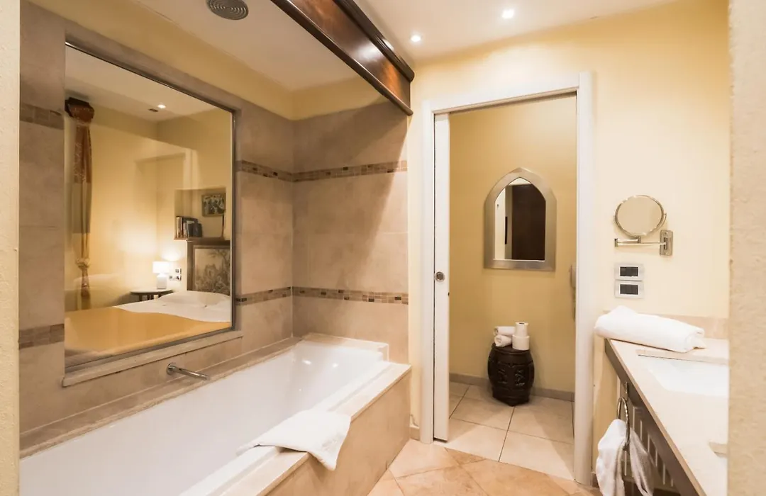 Vogue Hotel Arezzo-1