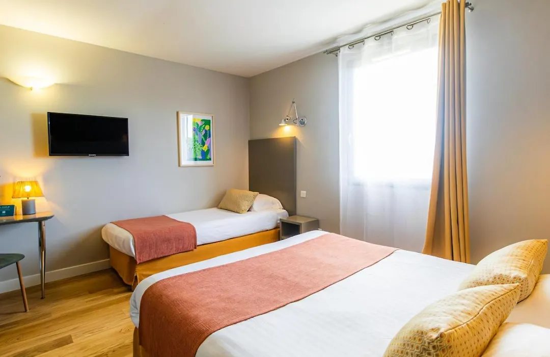 Hôtel les jardins du canal - piscine chauffée à 28 degrés - parking gratuit - garage - bornes électriques - accueil vélos et motos - kids friendly-solaire ecoresponsable-1