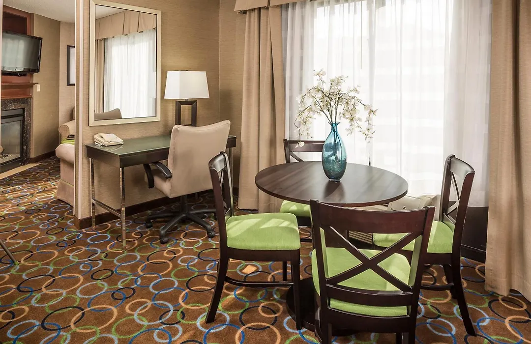 Holiday Inn Express Hotel & Suites Manchester - Airport By Ihg-1