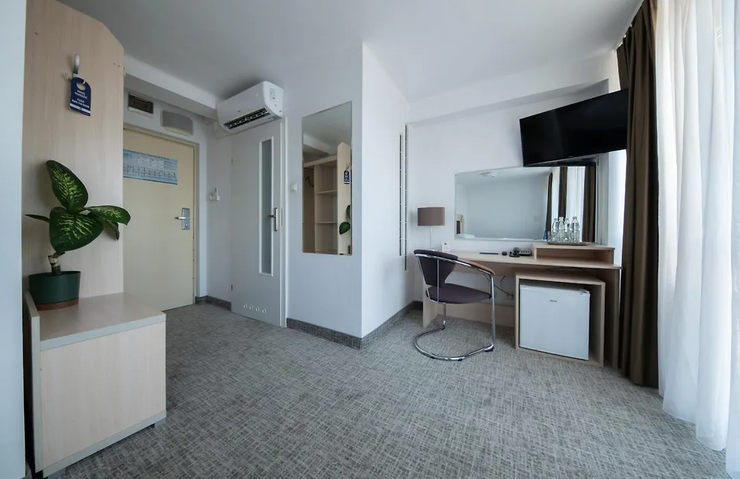 Hotel Logos-1