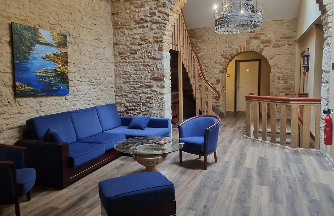 Logis Hotel La Fleur De Lys-1