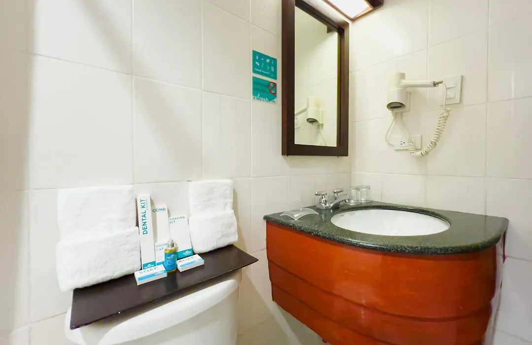 Microtel By Wyndham Cabanatuan-1