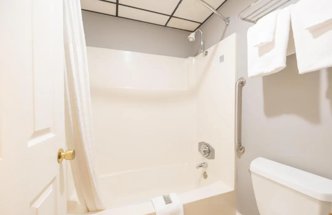 Fireside Inn And Suites Bangor-1