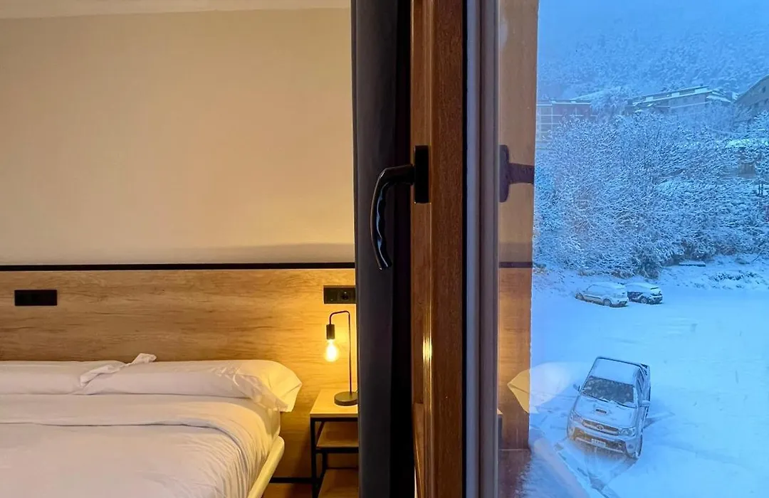 Hotel Niu A 50 M Del Funicamp-1