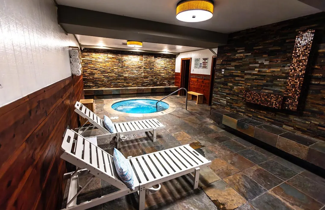 The Mammoth Creek Inn-1