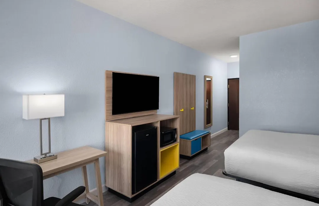 Days Inn By Wyndham Dodge City-1