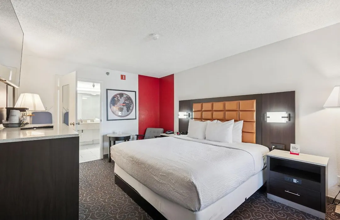 Ramada By Wyndham Temple Terrace/Tampa North-1