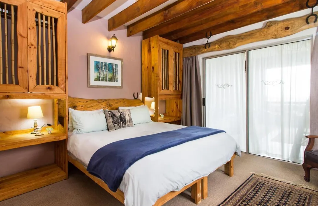 Tniqua Stable Inn-1