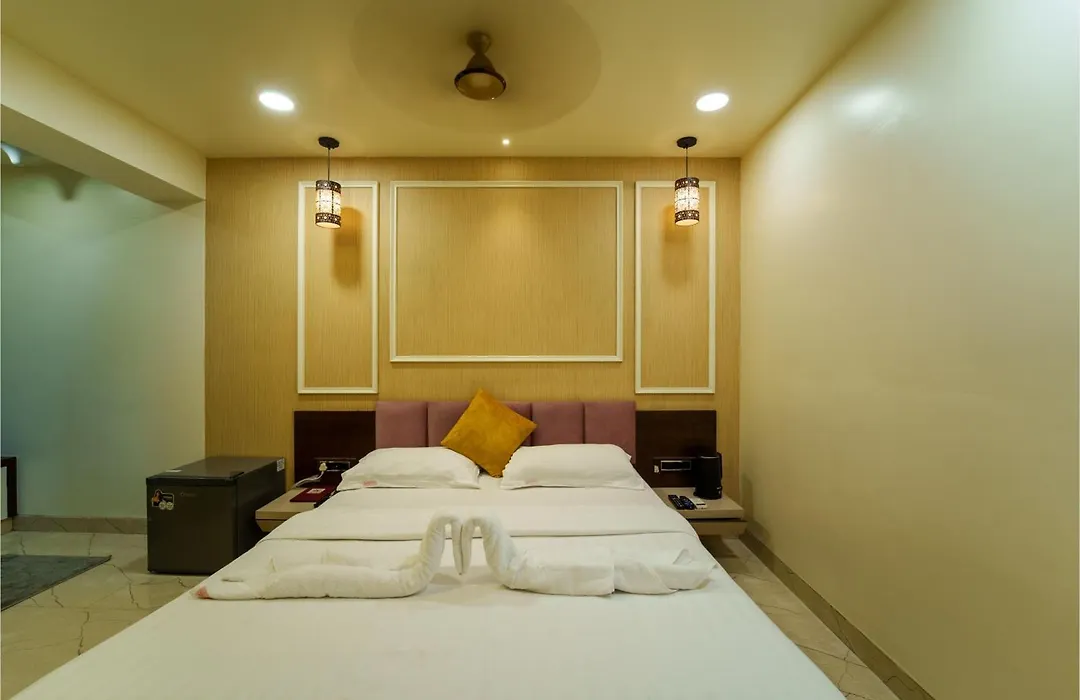 La Hotel Metro Near Bkc-1
