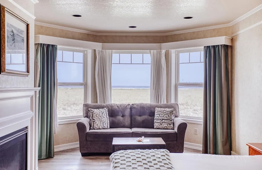 Inn Of The Four Winds Seaside Oceanfront-1