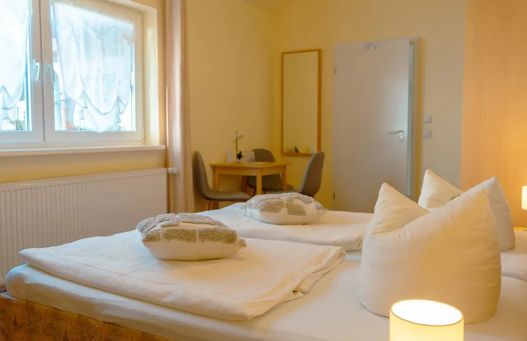 Hotel-Pension Lender-1