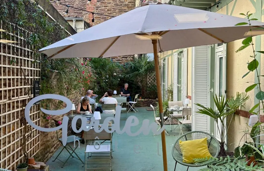 Garden Hotel Rennes Centre Gare-1
