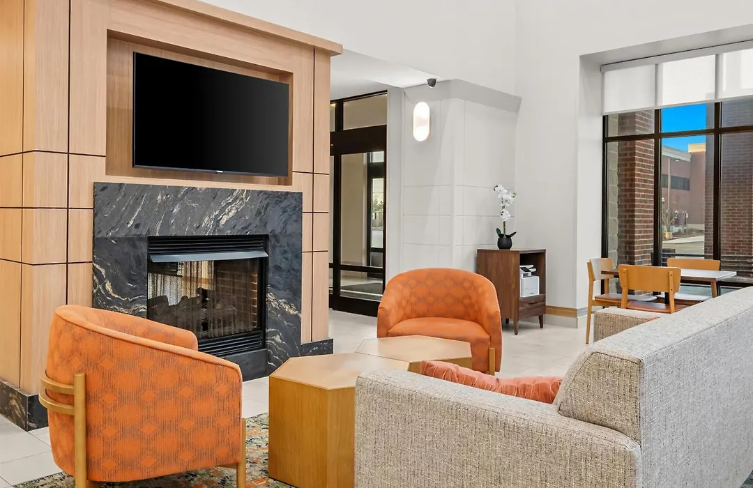 Hampton Inn & Suites Detroit-Canton-1