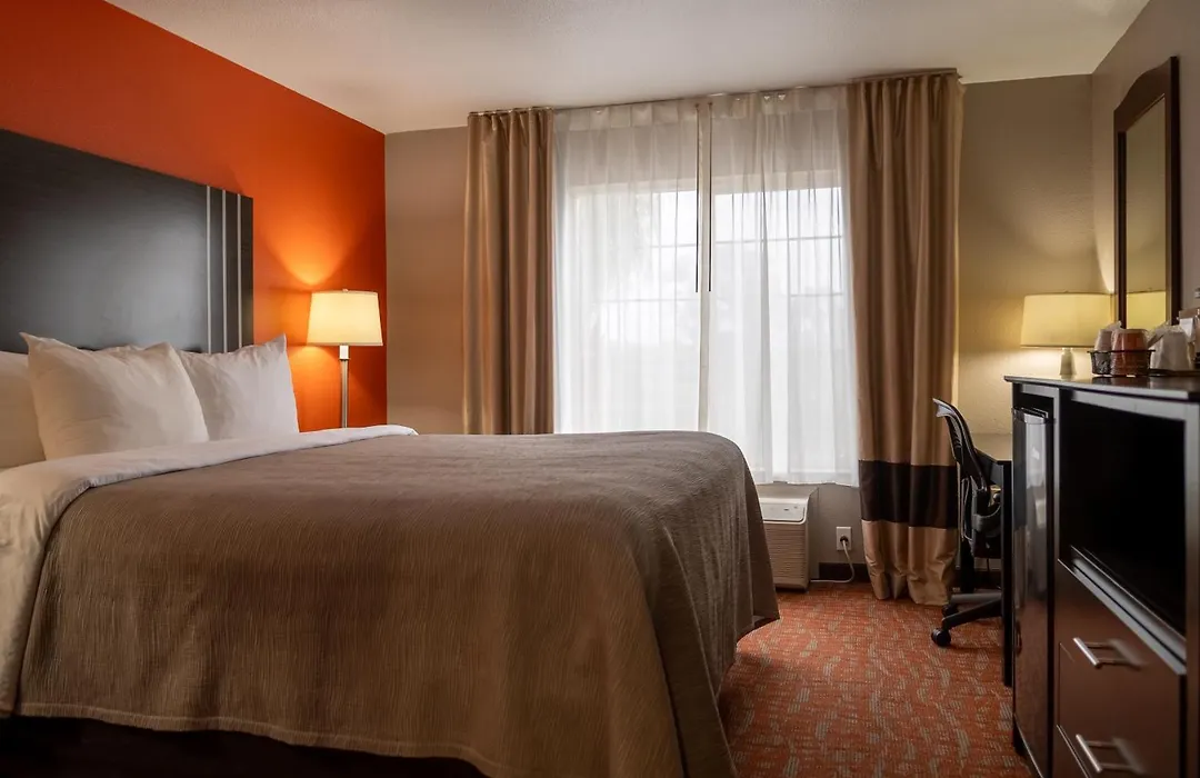 Quality Inn & Suites Fresno Northwest-1