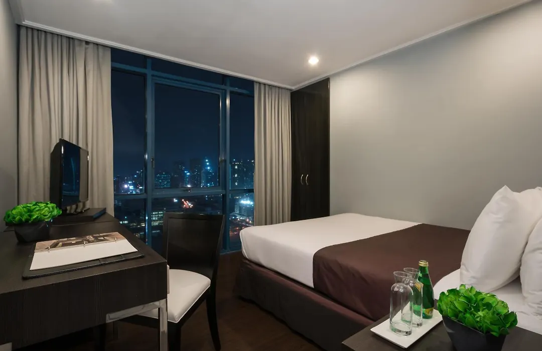 Astoria Plaza-1
