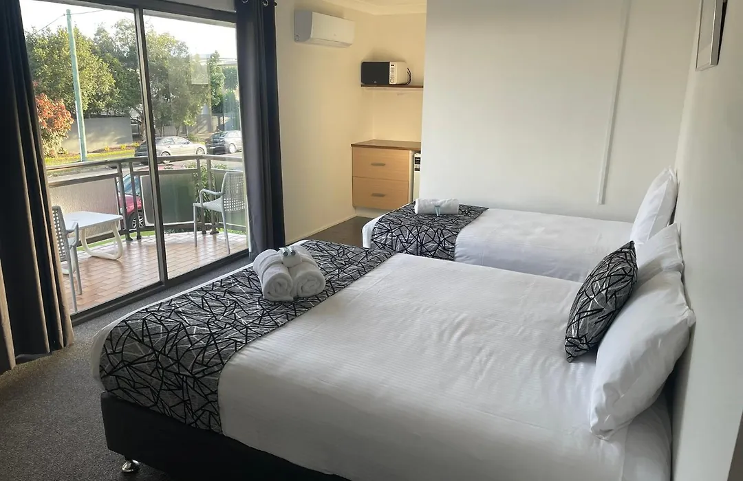 Coastal Bay Motel-1