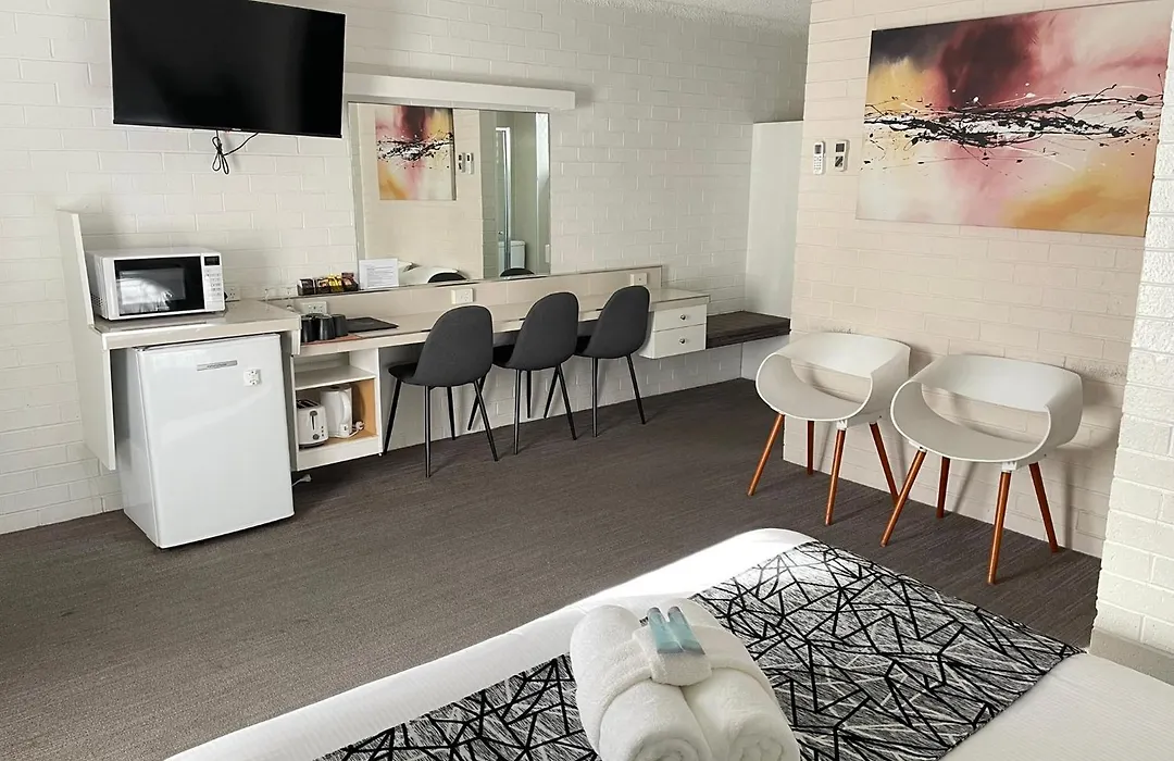 Coastal Bay Motel-1