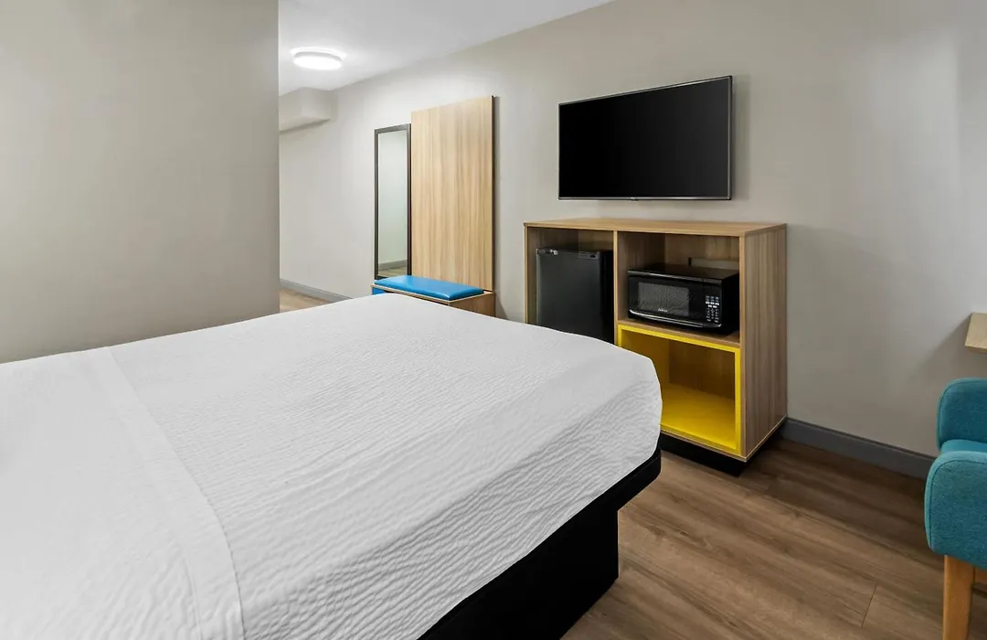 Days Inn & Suites By Wyndham Desoto-1