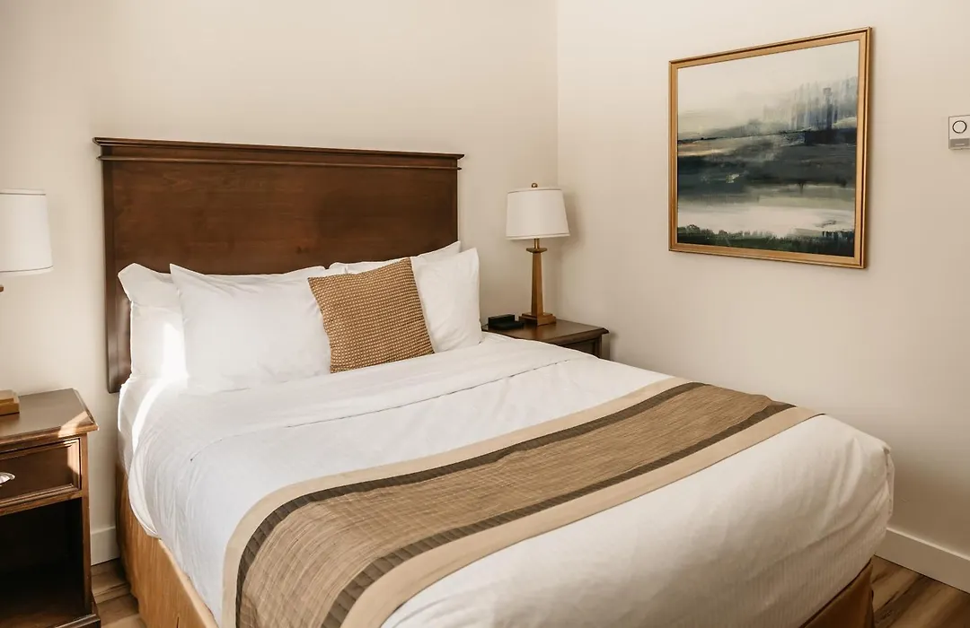 Aurora Inn-1