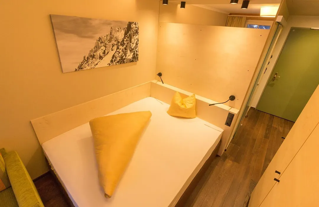 Wohlfuehlhotel Hubertushof Am Arlberg - Ski-In & Ski-Out - Sky Pool-1