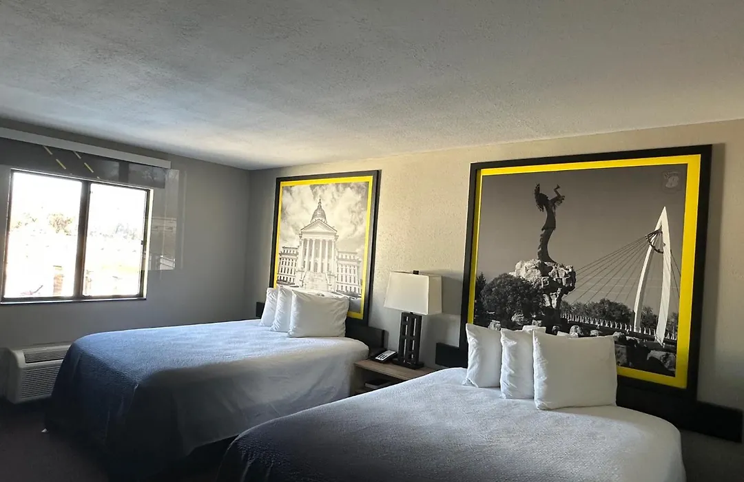 Super 8 By Wyndham Fort Scott-1