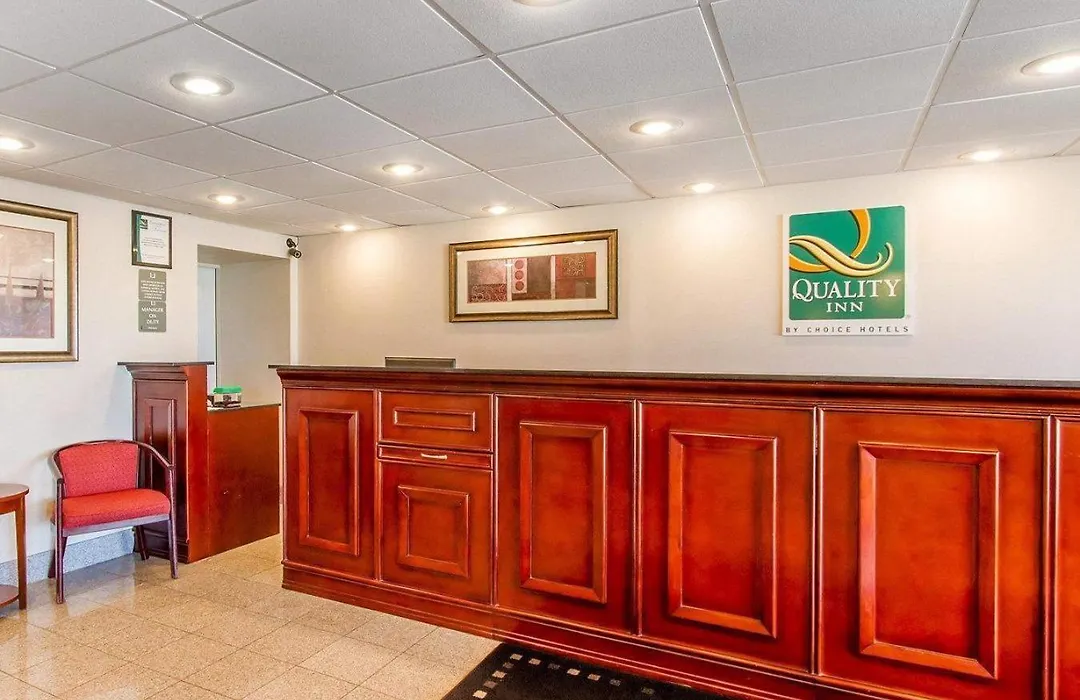 Quality Inn Dyersburg I-155-1