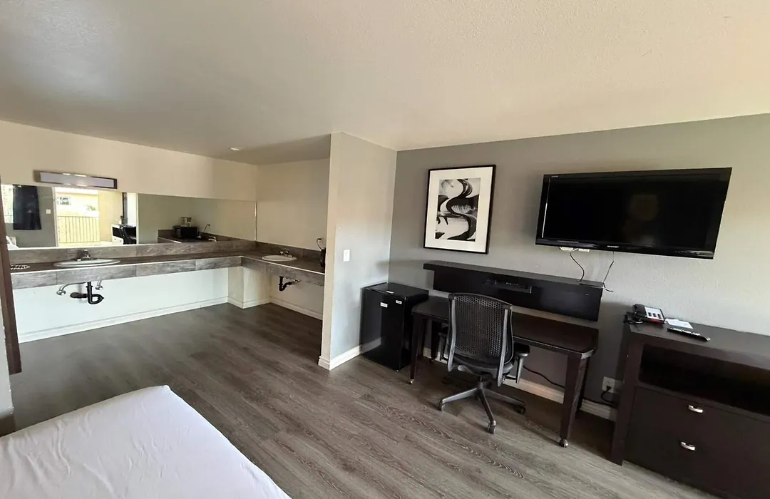 Travelodge By Wyndham Hemet Ca-1
