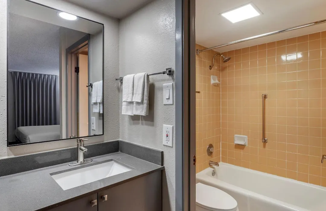 Days Inn By Wyndham Victoria Tx East-1