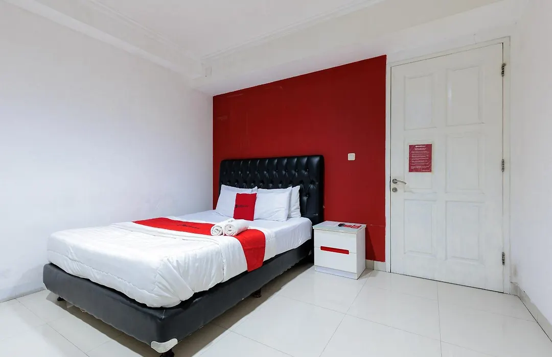 RedDoorz Plus @ Guntur Raya Setiabudi-1