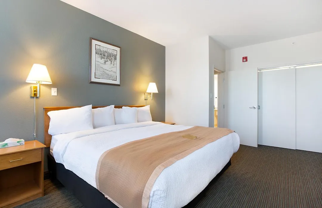 Lakeview Inns & Suites - Okotoks-1