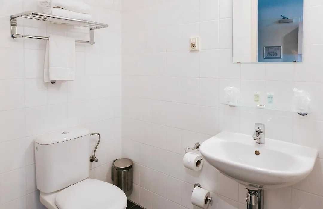 The Hague Teleport Hotel - Free Parking-1