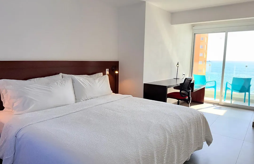 Garner Hotel Mazatlan Beach By Ihg-1