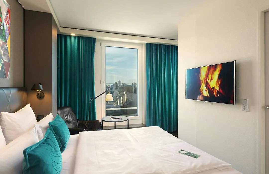 Motel One Frankfurt-Roemer-1