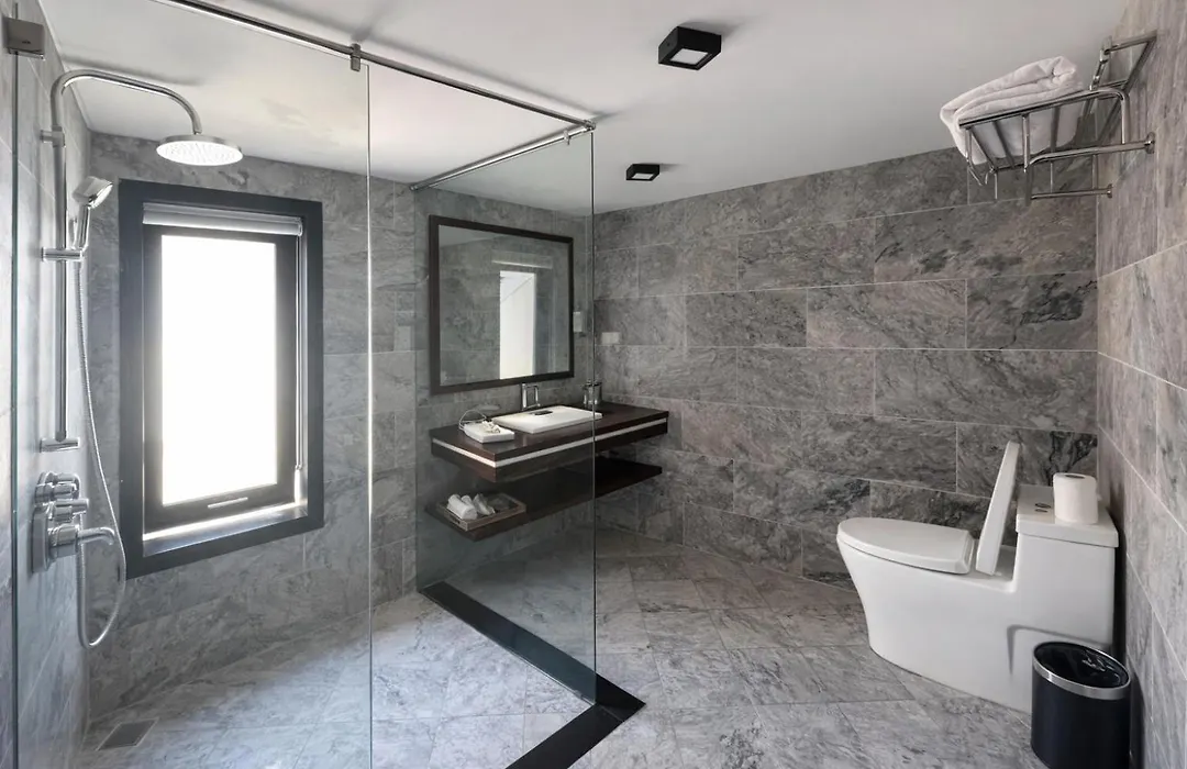 Threeway Riverside Villa-1