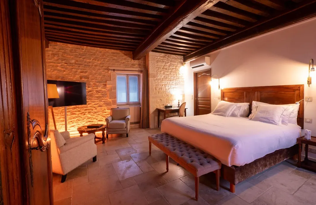 Les Remparts Hotels Et Demeures Historiques-1