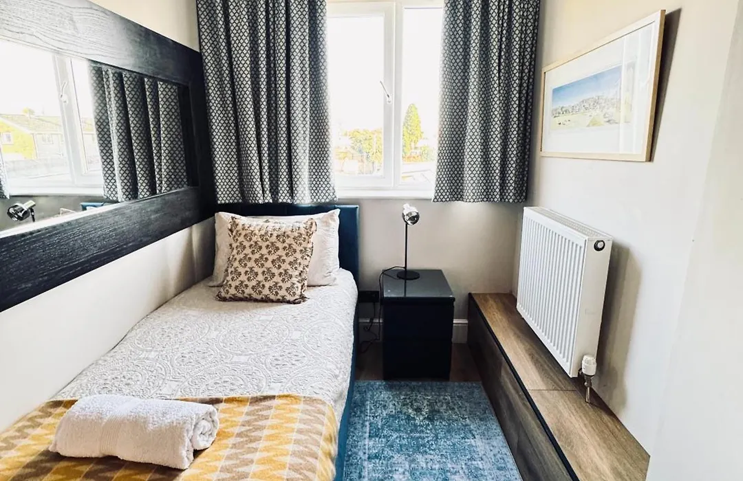Haven House Rooms, Barry-1