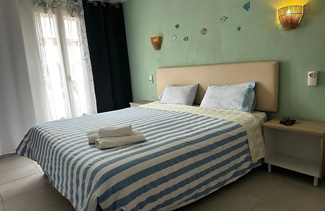 P&R Hostals Maria Rosa-1