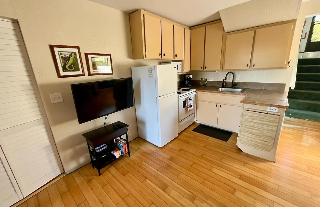 Beachfront 1 Bedroom Condo With Private Beach, Pool, Hot Tub-1
