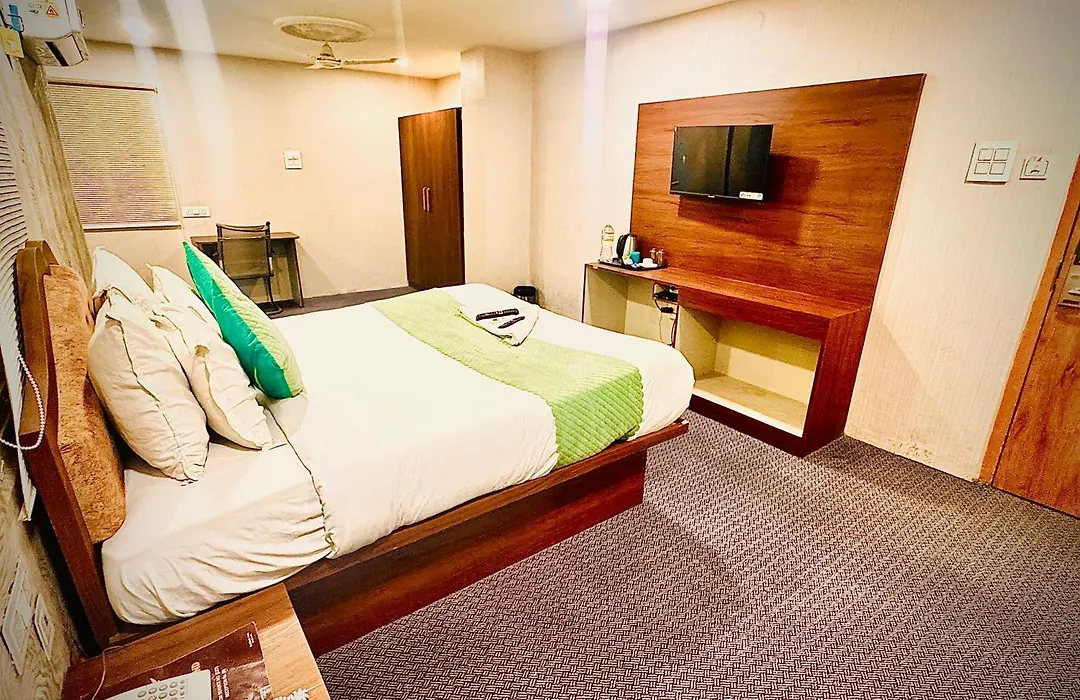 Hotel Eagle Grand Airport Zone-1
