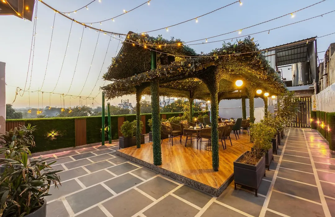 Hotel Uptown With Luxury Restaurant & Rooftop Near Connaught Place, New Delhi City Centre-1