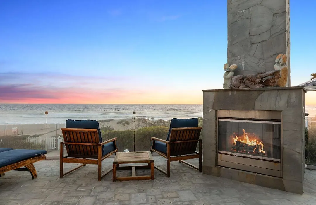 Malibu Dunes By Fieldtrip Expansive Hamptons-Style Estate W Private Beach Backyard-1