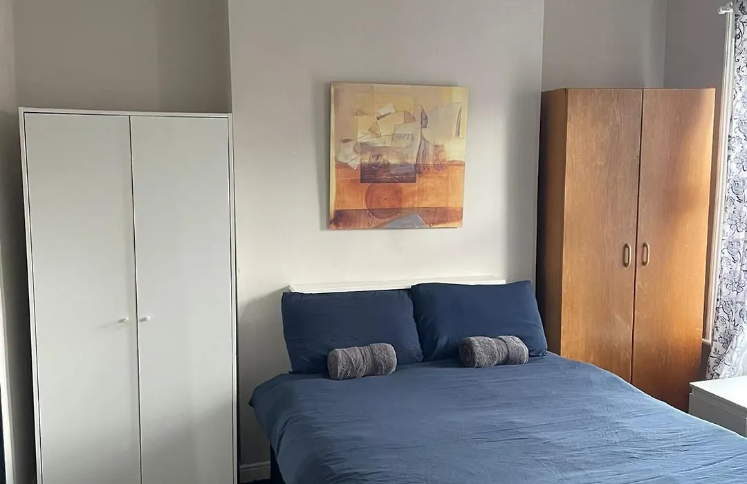 Superb Triple Room Near Croke Park - 2-1
