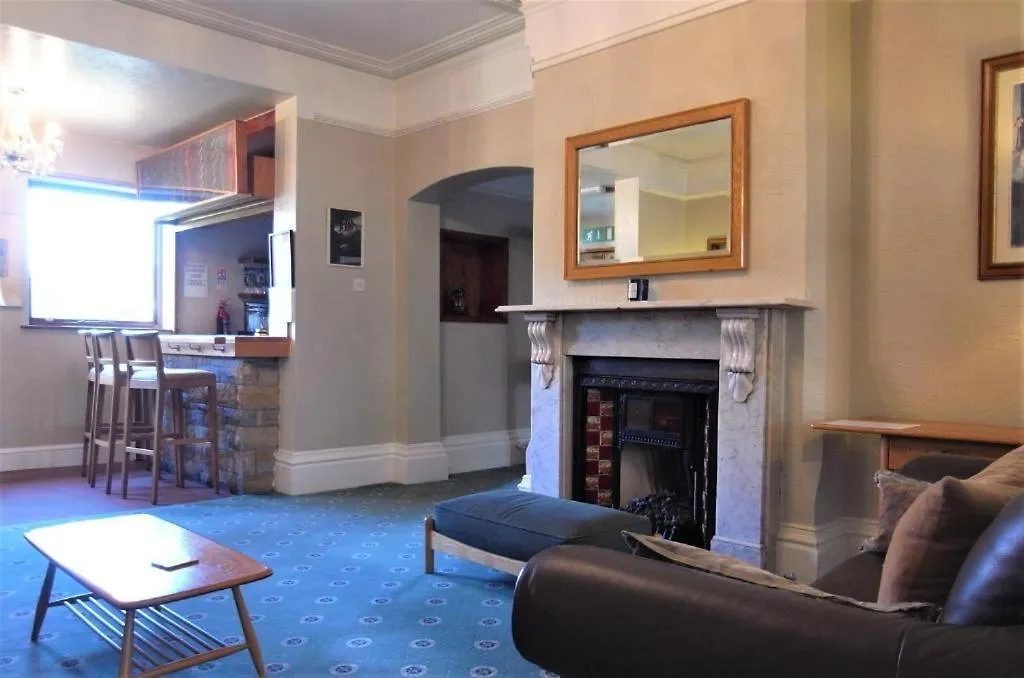 Hylands Hotel Spacious & Bright Triple Room With Ensuite Bathroom And Free Parking-1