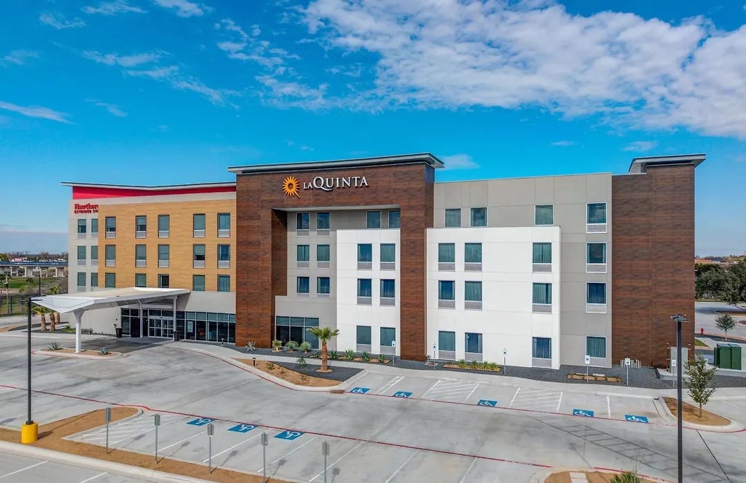 La Quinta Inn & Suites By Wyndham Eagle Pass-1