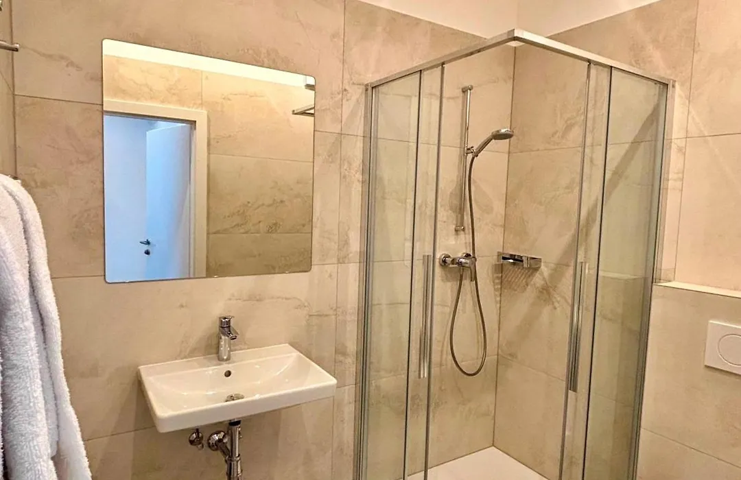 Hotel Lucia-1