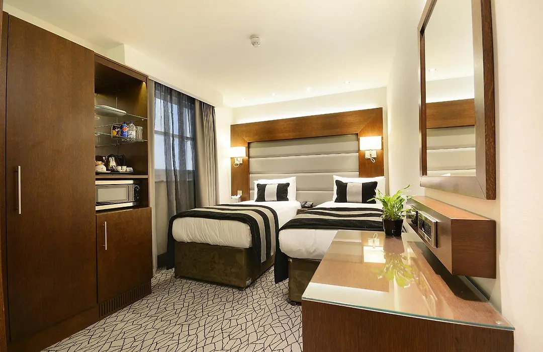 Park Grand Paddington Court-1
