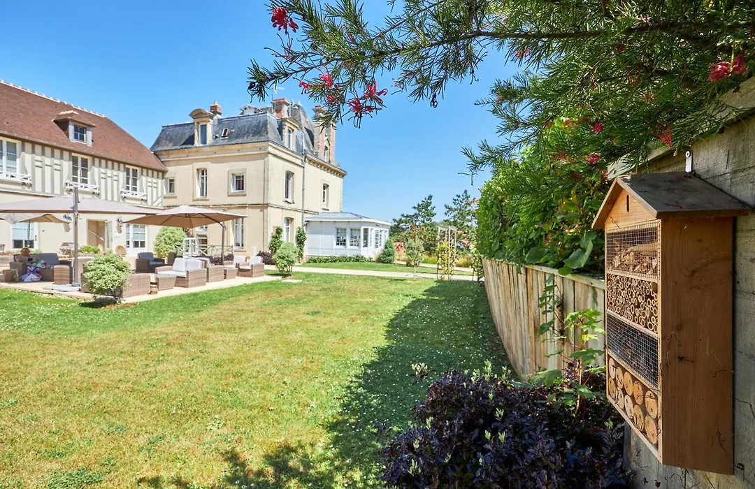 Les Villas D'Arromanches, Teritoria-1